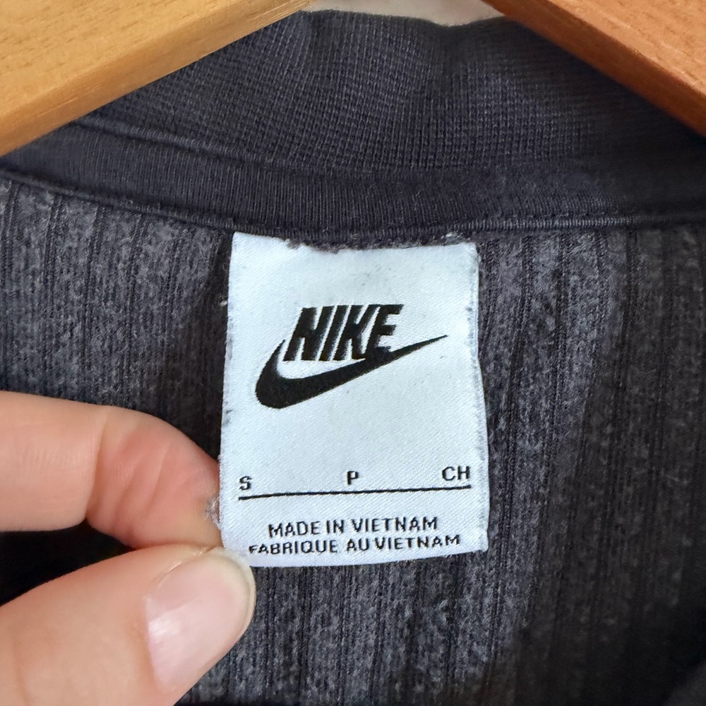 Nike Sportswear Black Velour Cropped 1/4 Zip Long Sleeve Collared Top size Small - Picture 9 of 11
